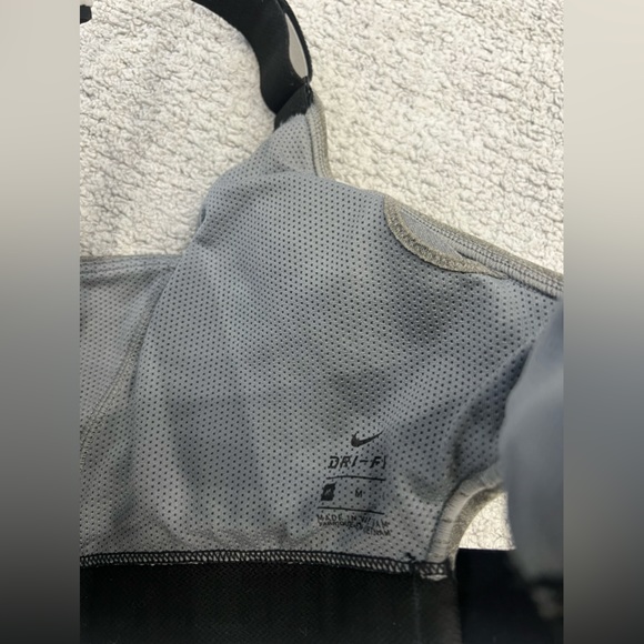 Women’s Nike DriFit sports bra - Picture 5 of 7